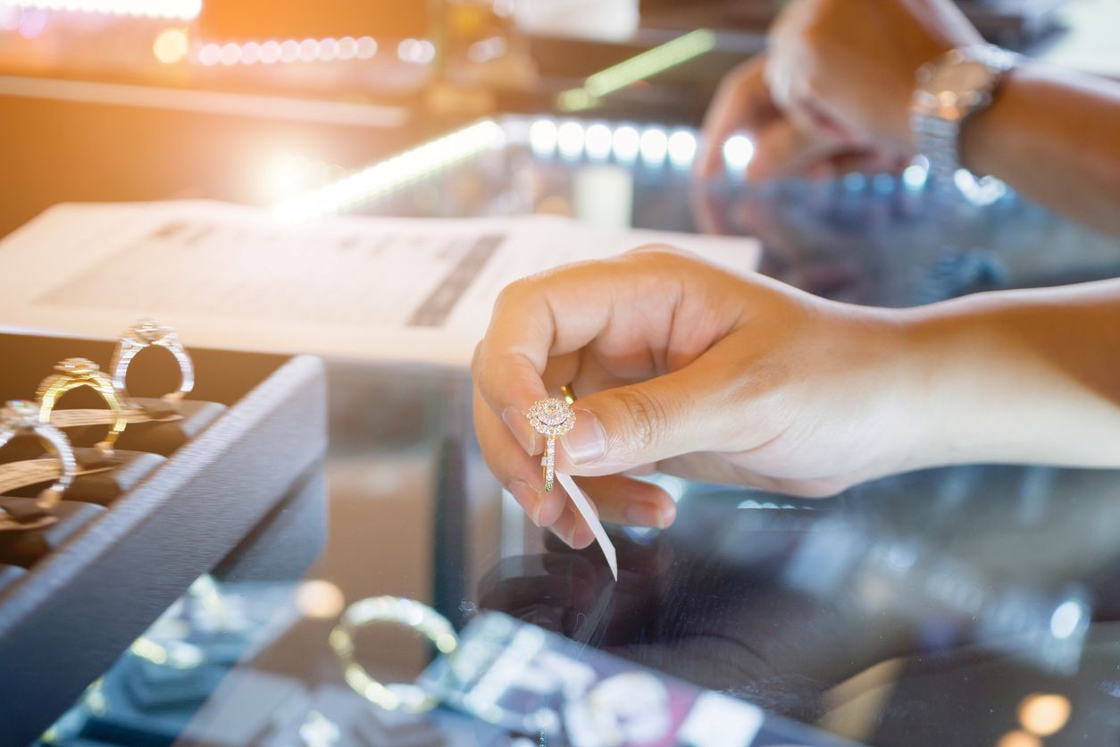 How to choose an engagement ring: a guide to getting it right