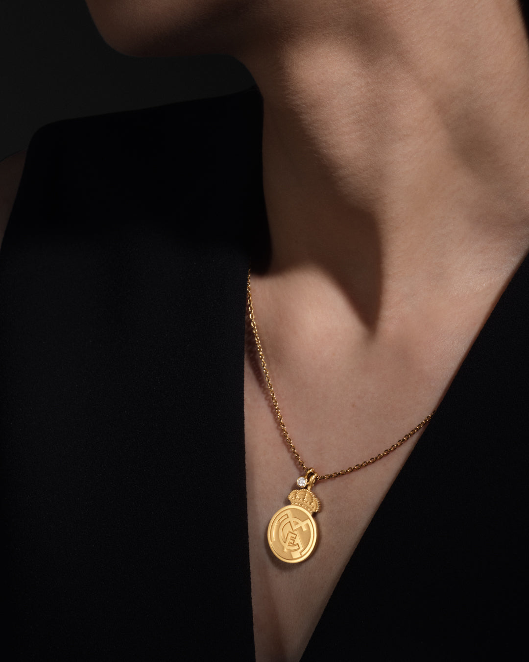 CREST DIAMOND NECKLACE